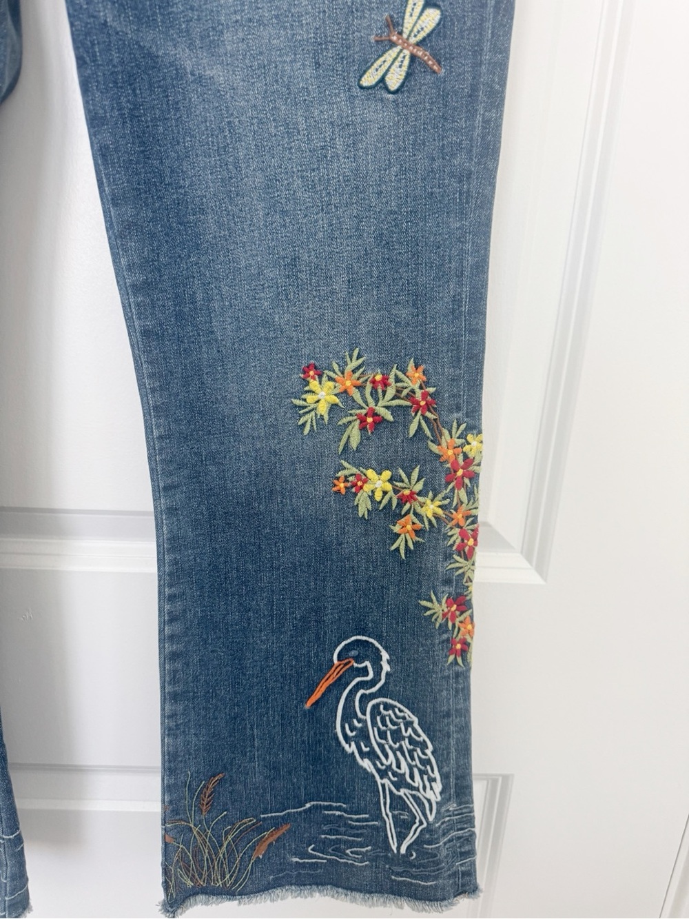 Driftwood Romy Flare Denim Jeans Embroidered Heron Bird Dragonflies Size 10 - Picture 4 of 10